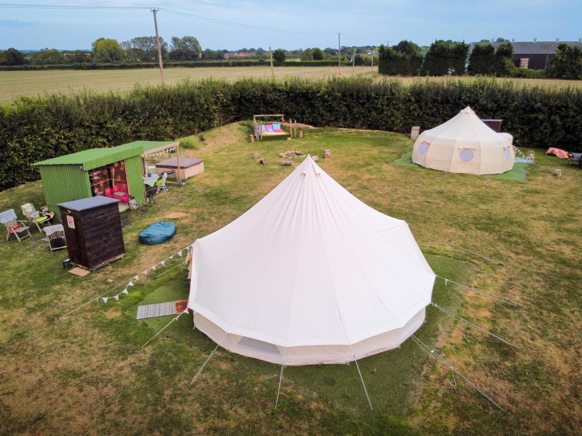 Отель The Follies Glamping Мейдстон Экстерьер фото