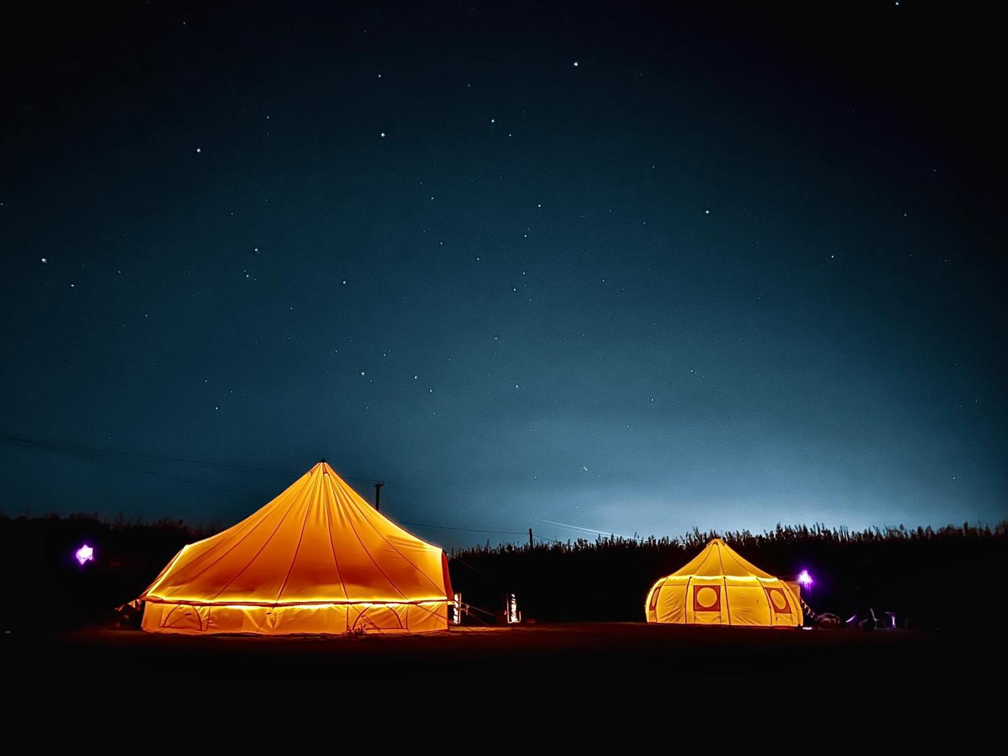 Отель The Follies Glamping Мейдстон Экстерьер фото