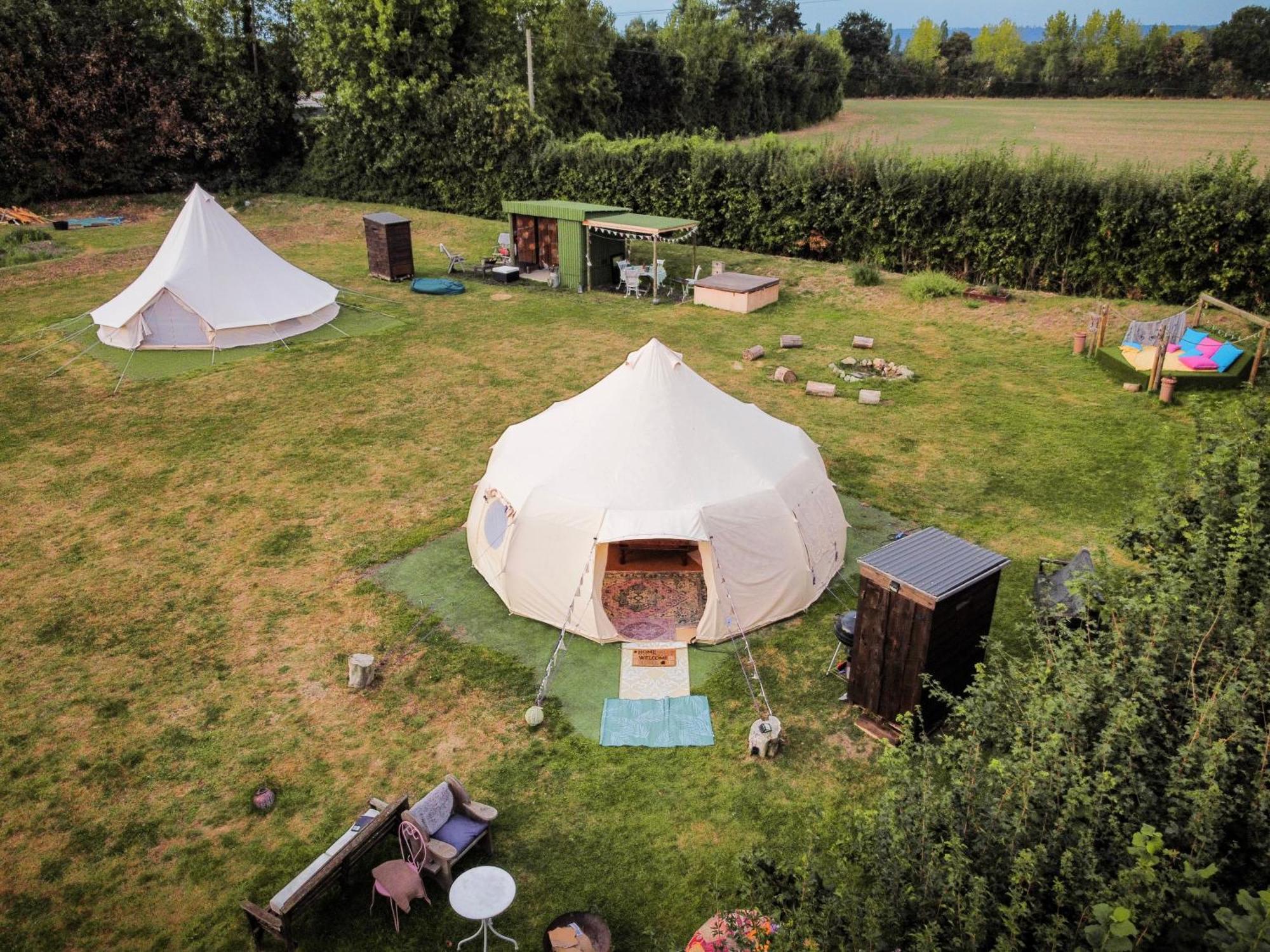 Отель The Follies Glamping Мейдстон Экстерьер фото