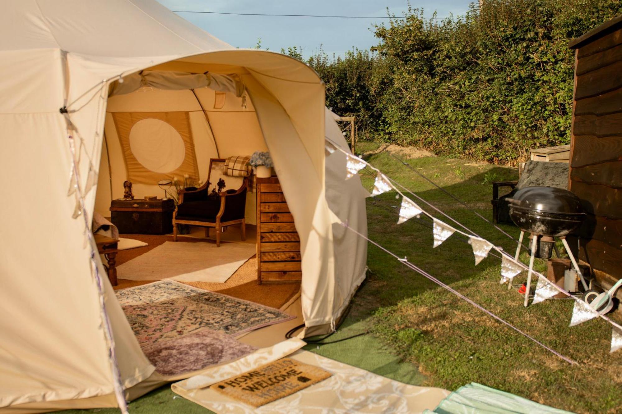 Отель The Follies Glamping Мейдстон Экстерьер фото