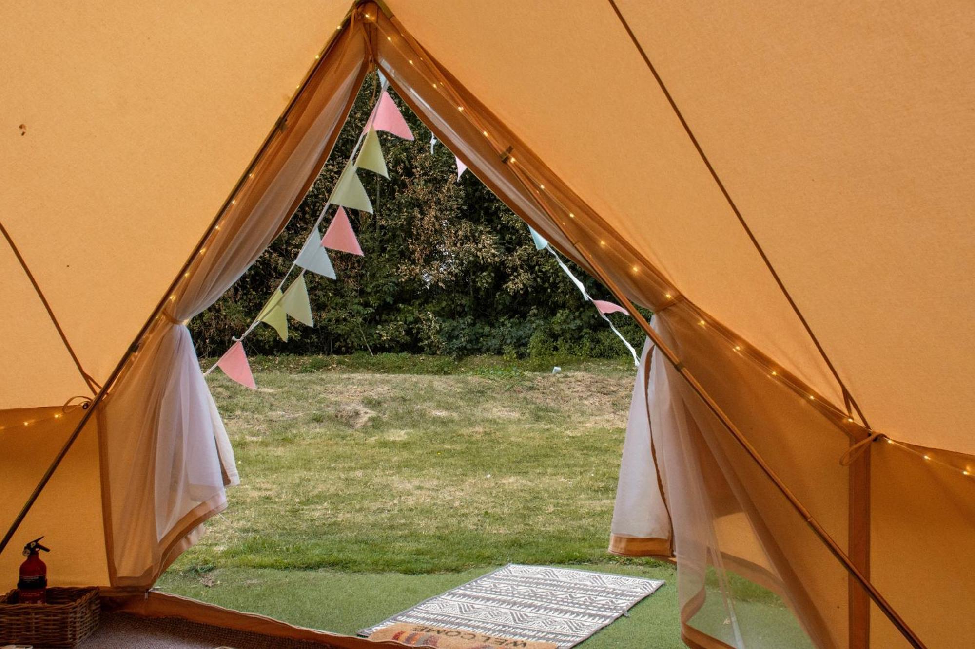 Отель The Follies Glamping Мейдстон Экстерьер фото