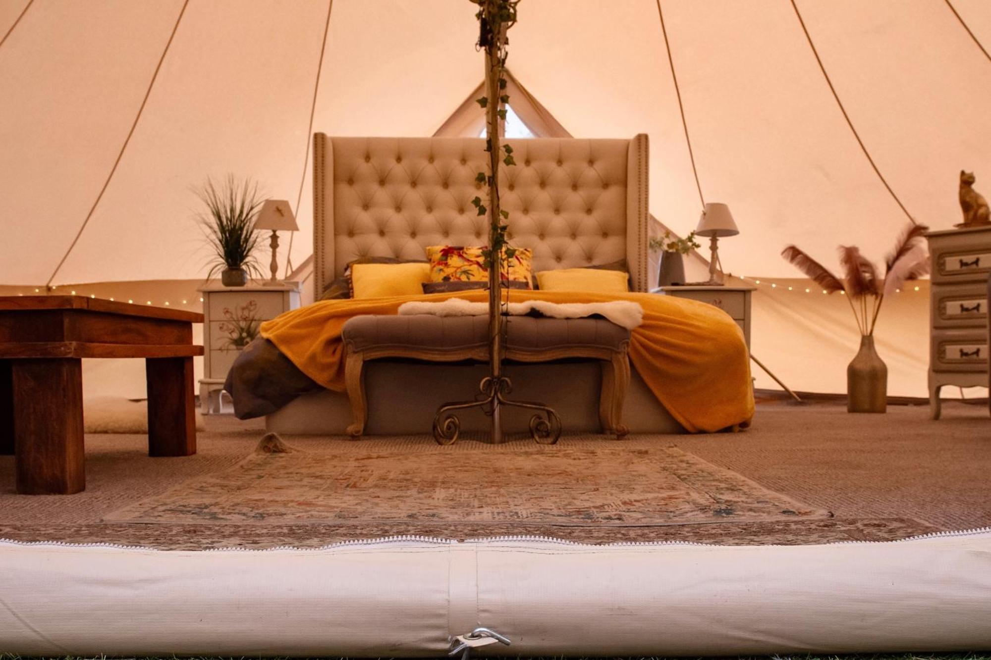 Отель The Follies Glamping Мейдстон Экстерьер фото