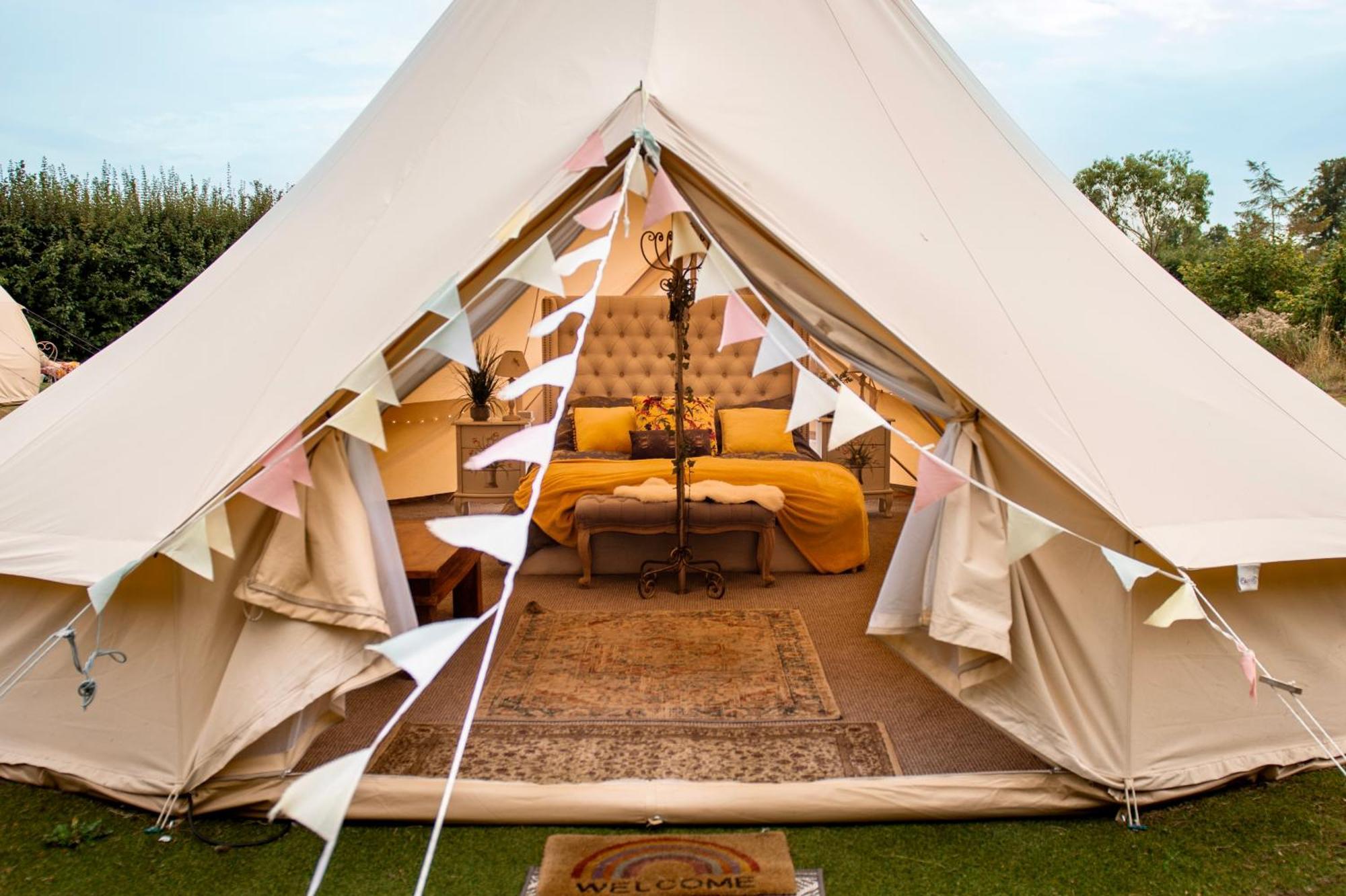 Отель The Follies Glamping Мейдстон Экстерьер фото